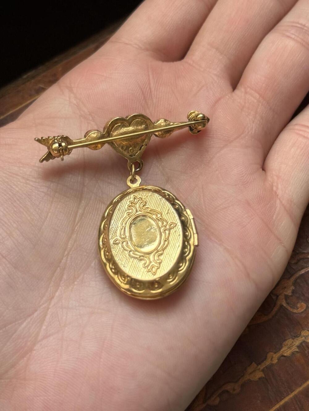 Vintage Avon Brooch Locket with Added Cameo Silhouette - Picture 2 of 4